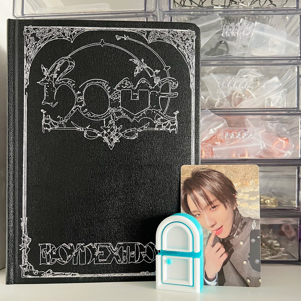 BND ONEDOOR Photocard Stand