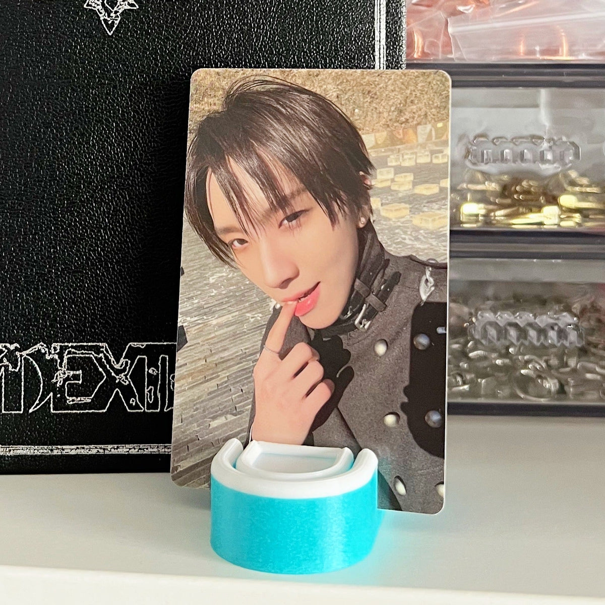BND ONEDOOR Photocard Stand